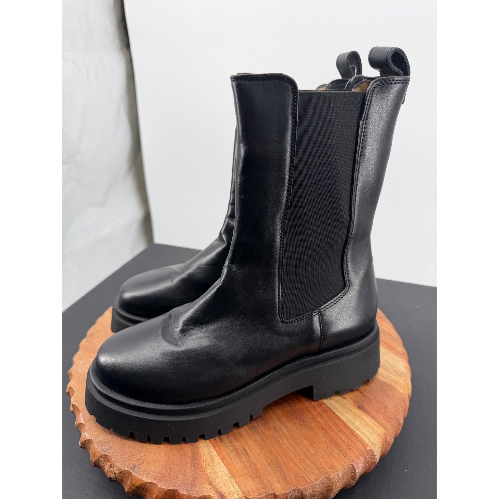 Banana Republic Chelsea Boots Womens 7 Black Lug Sole Leather Mid Calf